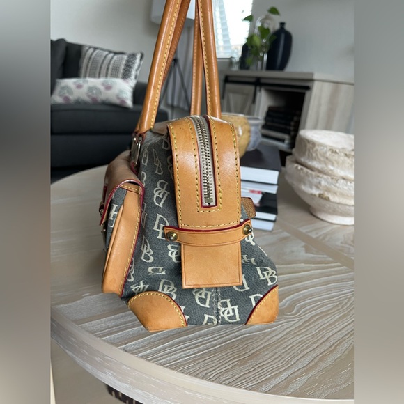 Dooney & Bourke| Tan & Gray Logo Satchel with Double Pocket Lockā¢ā¢ā¢Y2k style - Picture 9 of 17